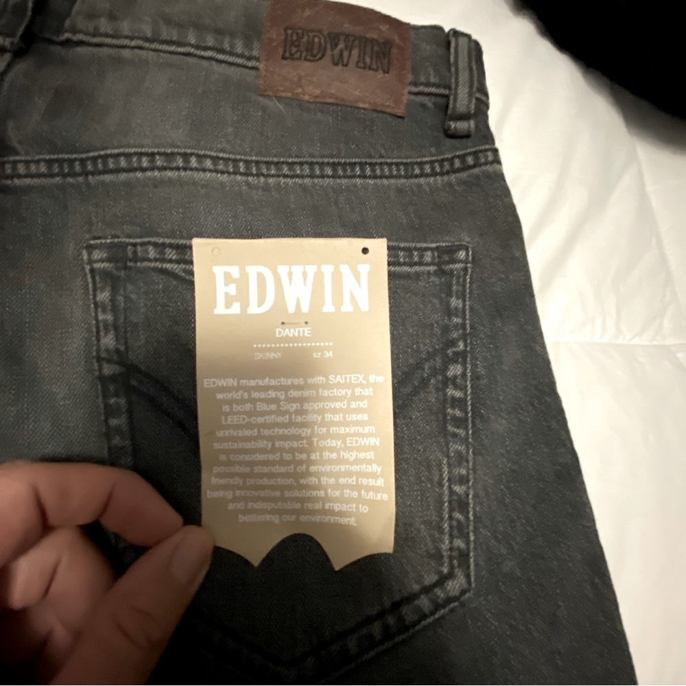 These brand  new must have jeans are brand new in great condition